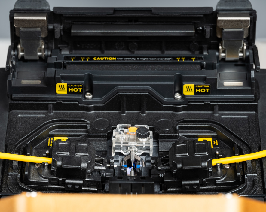 Fiber Optic Splicing with Fusion Splicer